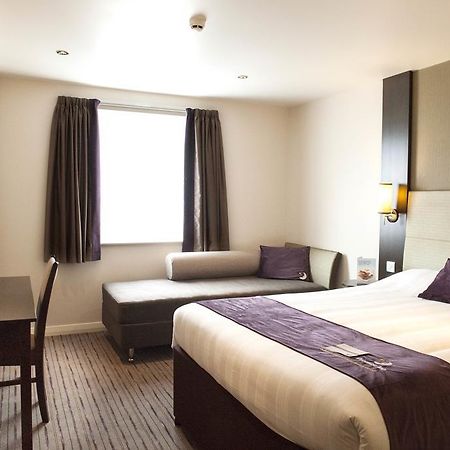 Premier Inn Basingstoke West Eksteriør bilde
