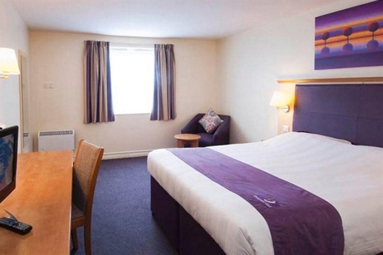 Premier Inn Basingstoke West Eksteriør bilde