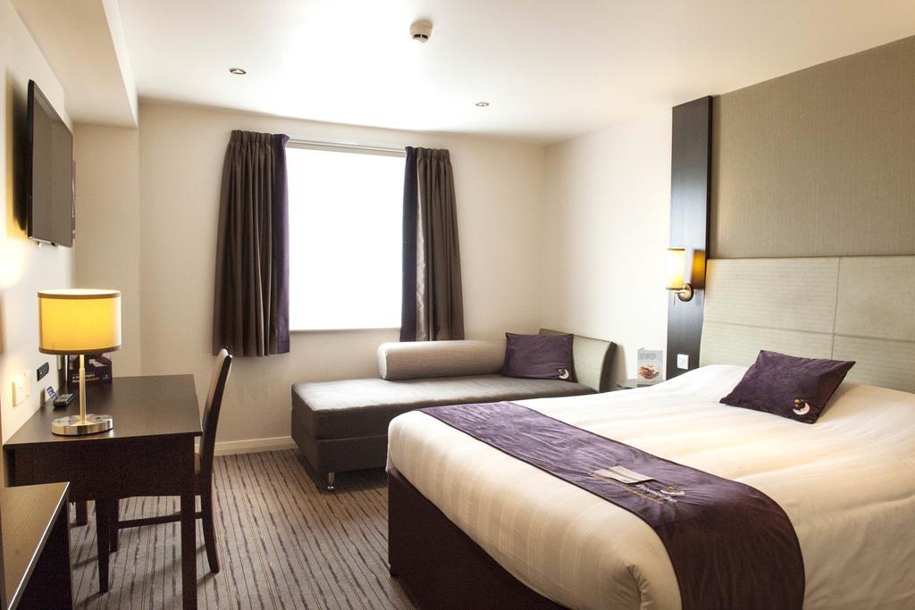 Premier Inn Basingstoke West Eksteriør bilde