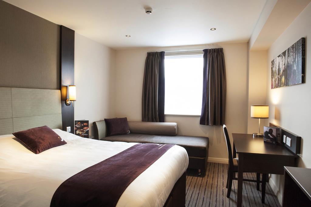 Premier Inn Basingstoke West Eksteriør bilde