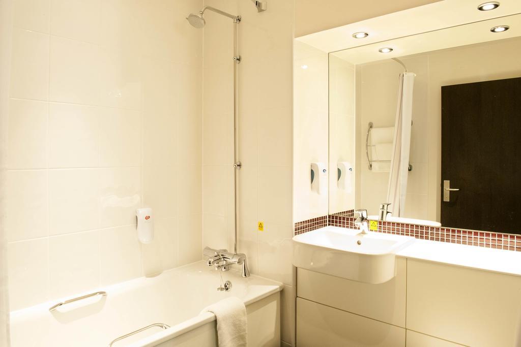 Premier Inn Basingstoke West Eksteriør bilde