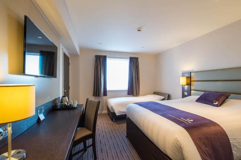 Premier Inn Basingstoke West Eksteriør bilde