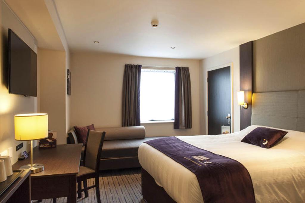 Premier Inn Basingstoke West Eksteriør bilde