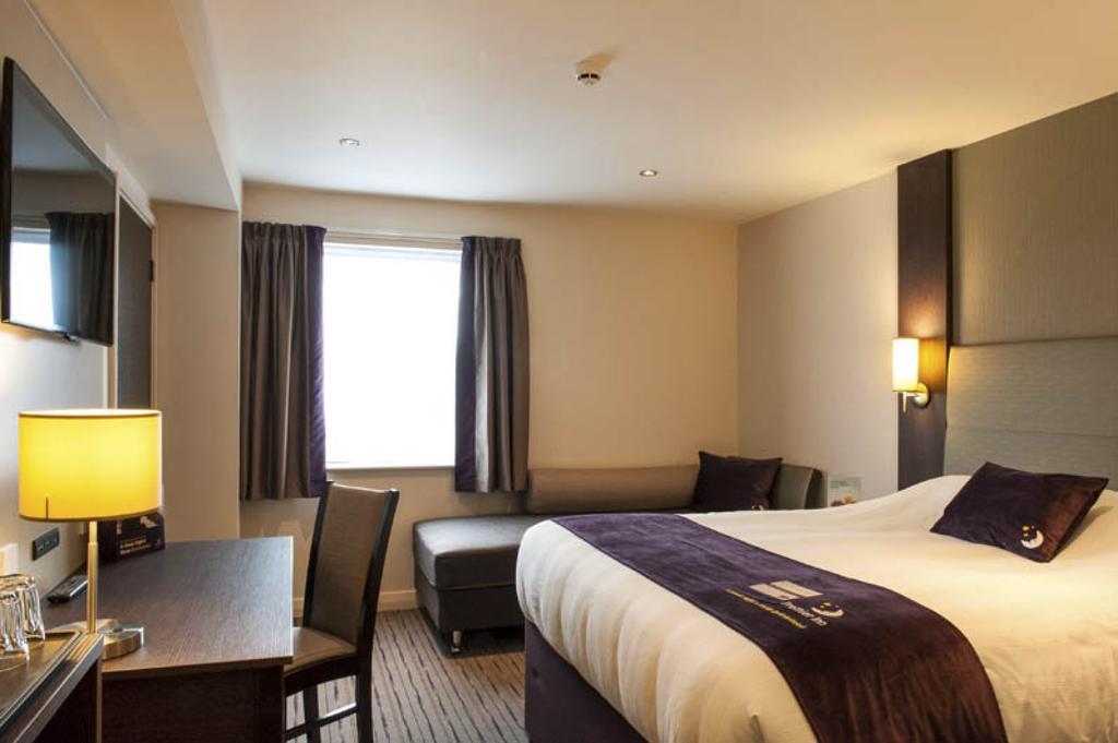 Premier Inn Basingstoke West Eksteriør bilde