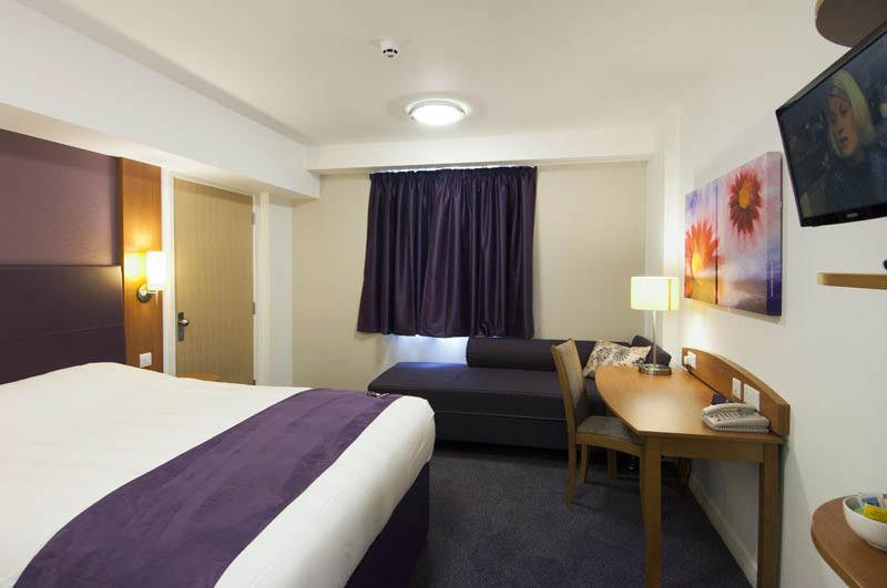 Premier Inn Basingstoke West Eksteriør bilde